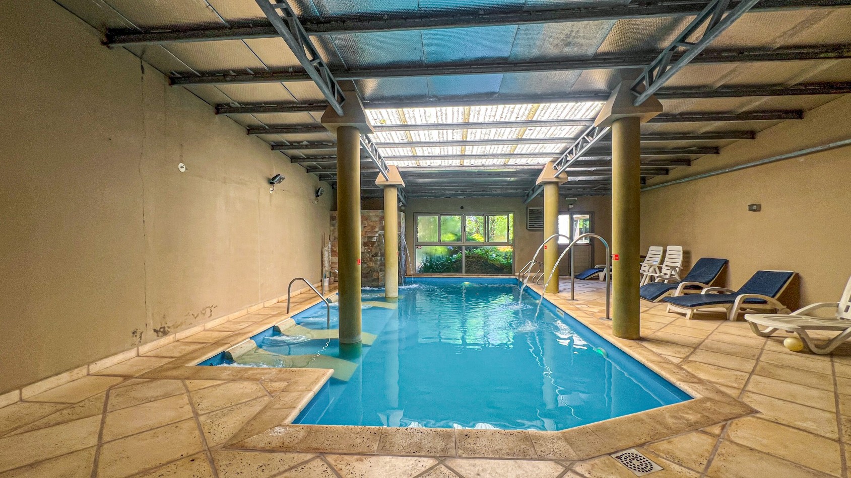SE VENDE COMPLEJO DE CABAÑAS + DEPTOS + SPA + SALON DE FIESTAS. PLAYA CHAPADMALAL. MAR DEL PLATA