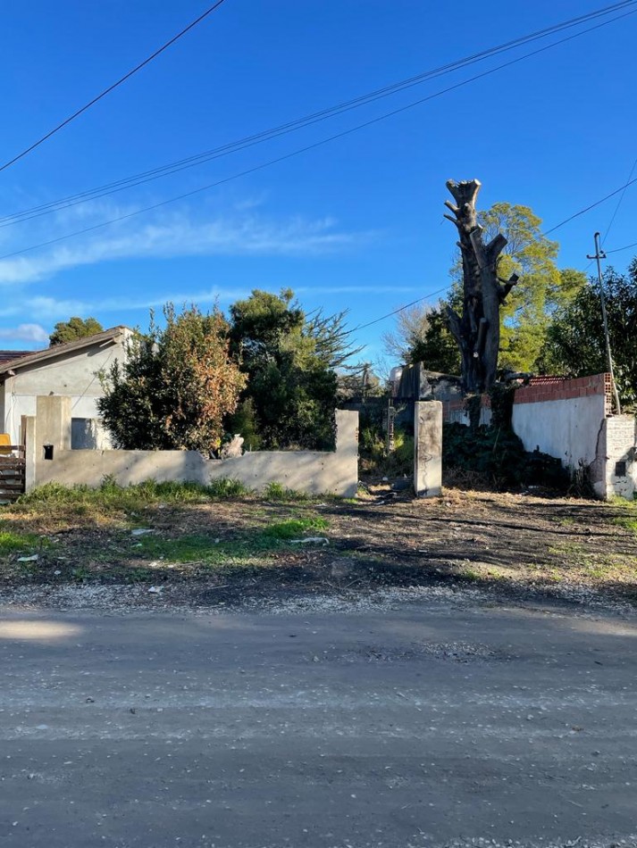 SE VENDE TERRENO A DOS CUADRAS DEL INGRESO AL BARRIO LAS DALIAS. MAR DEL PLATA