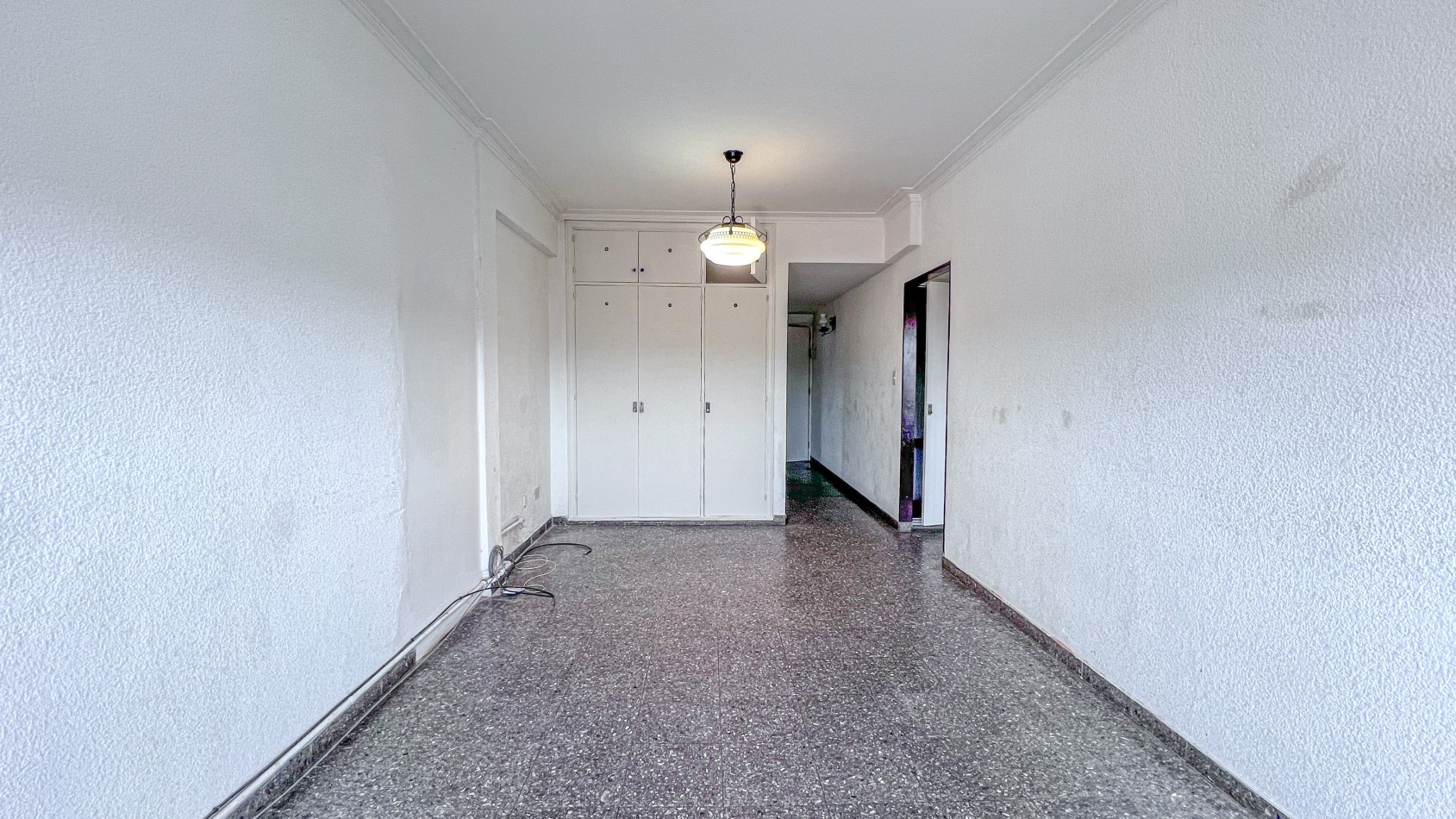 SE VENDE DEPARTAMENTO 2 AMBIENTES EN EXCELENTE UBICACION ZONA GUEMES