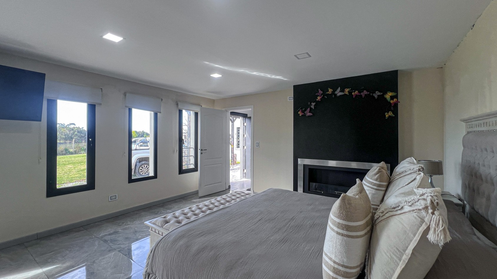 SE VENDE IMPONENTE CASA CON PILETA, QUINCHO EN TERRENO DE 1400 MTS. EN MAR DEL SUD