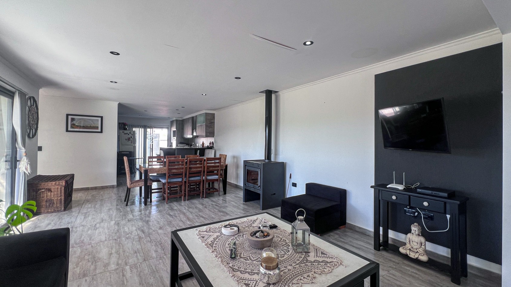 SE VENDE IMPONENTE CASA CON PILETA, QUINCHO EN TERRENO DE 1400 MTS. EN MAR DEL SUD
