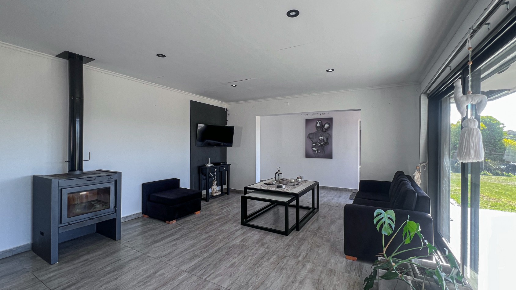 SE VENDE IMPONENTE CASA CON PILETA, QUINCHO EN TERRENO DE 1400 MTS. EN MAR DEL SUD