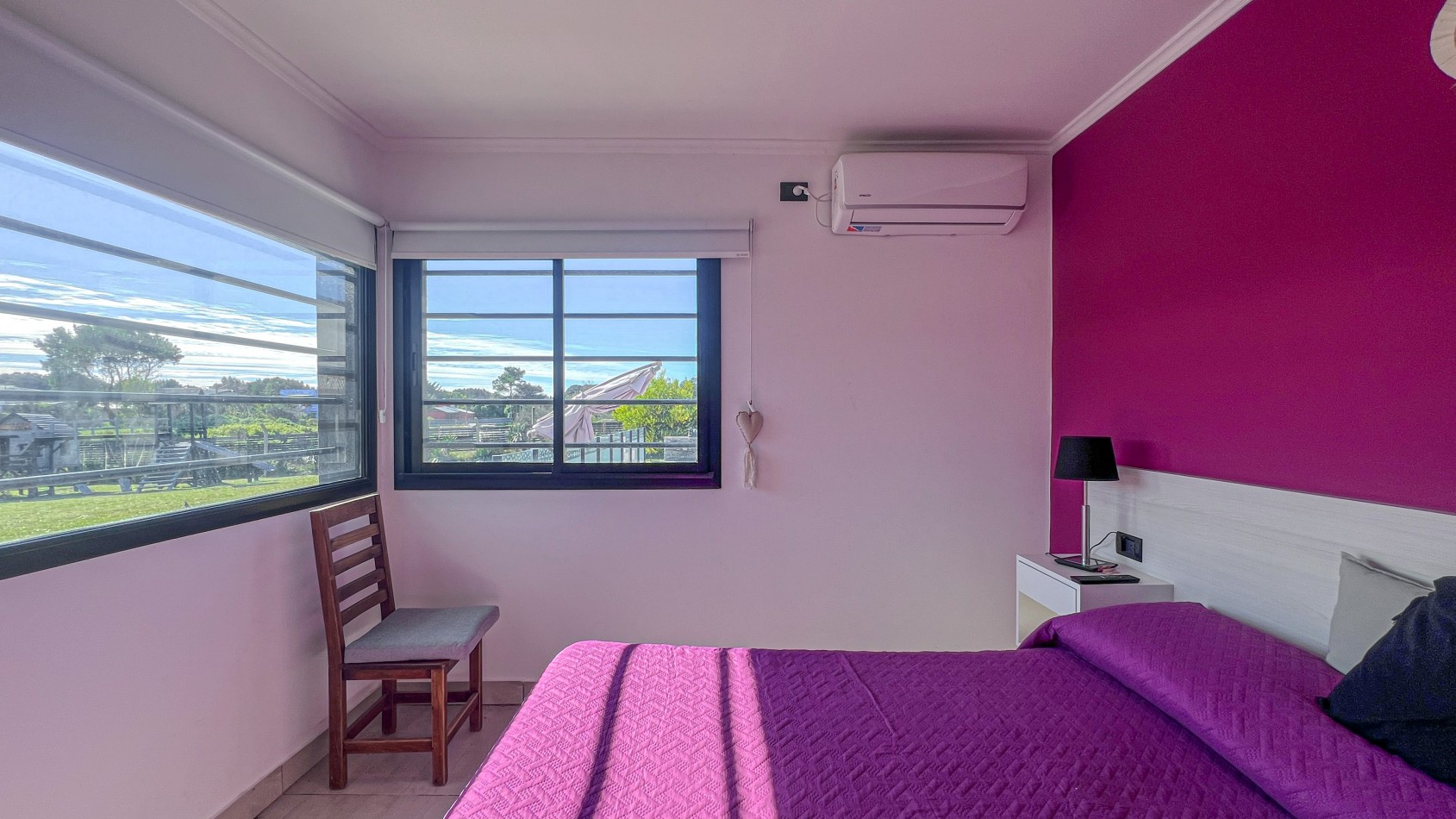SE VENDE IMPONENTE CASA CON PILETA, QUINCHO EN TERRENO DE 1400 MTS. EN MAR DEL SUD