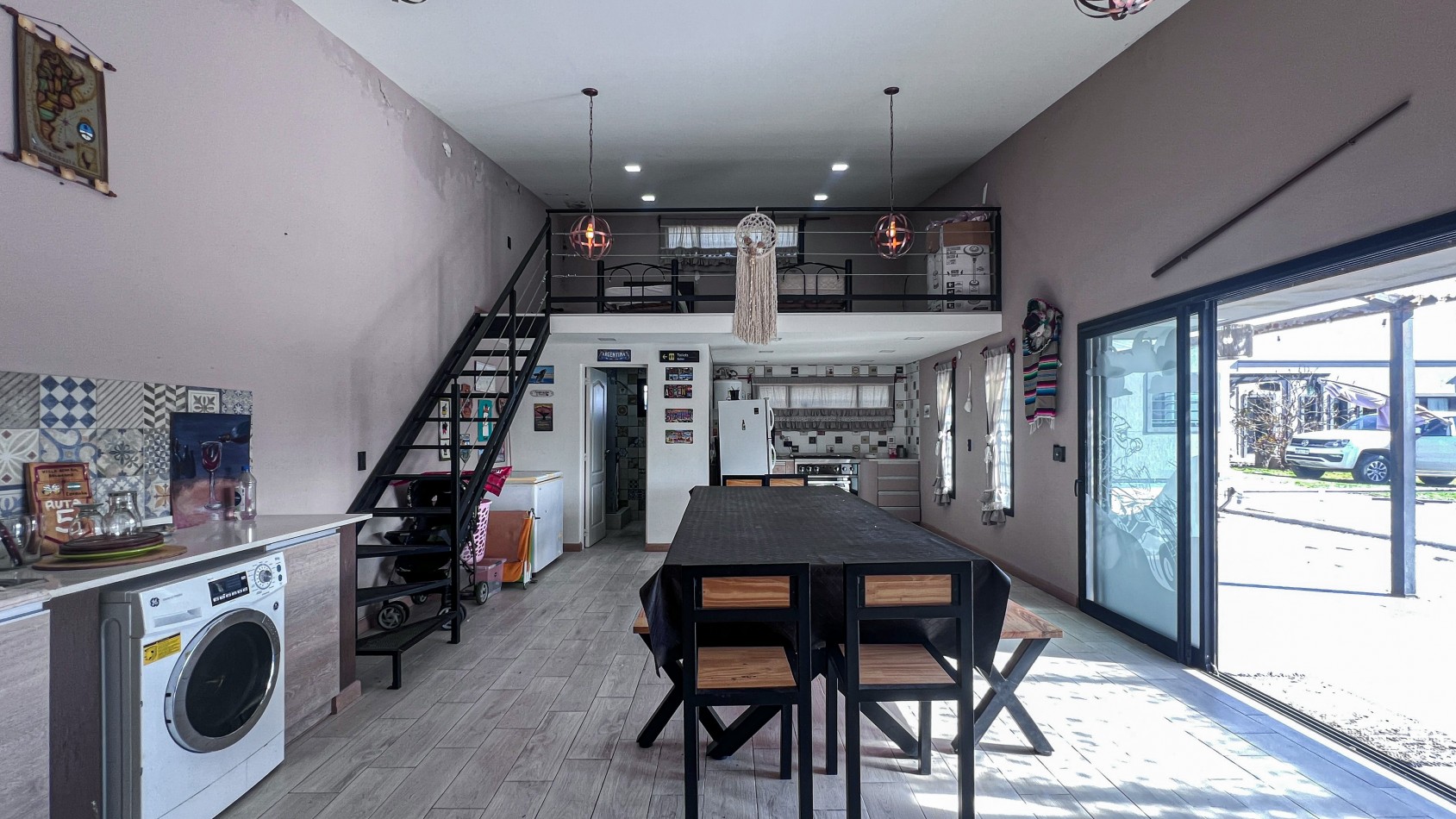 SE VENDE IMPONENTE CASA CON PILETA, QUINCHO EN TERRENO DE 1400 MTS. EN MAR DEL SUD