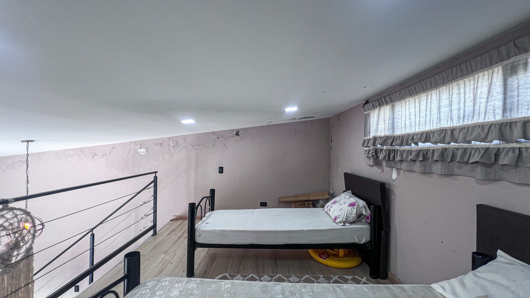 SE VENDE IMPONENTE CASA CON PILETA, QUINCHO EN TERRENO DE 1400 MTS. EN MAR DEL SUD