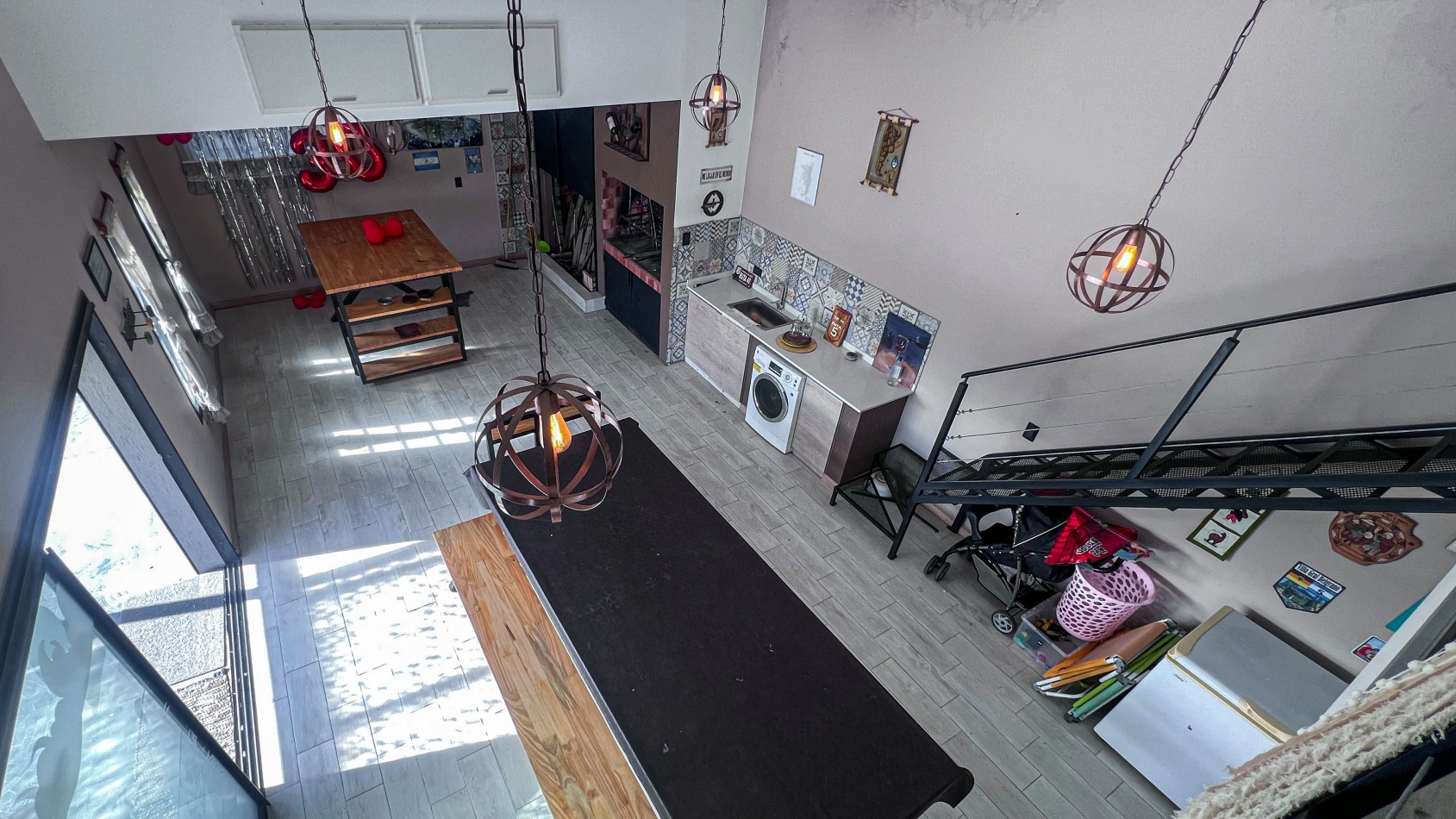 SE VENDE IMPONENTE CASA CON PILETA, QUINCHO EN TERRENO DE 1400 MTS. EN MAR DEL SUD