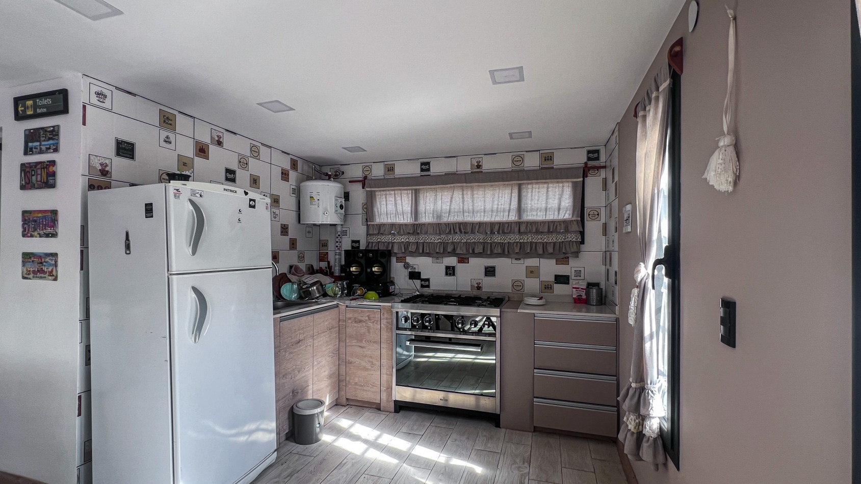 SE VENDE IMPONENTE CASA CON PILETA, QUINCHO EN TERRENO DE 1400 MTS. EN MAR DEL SUD