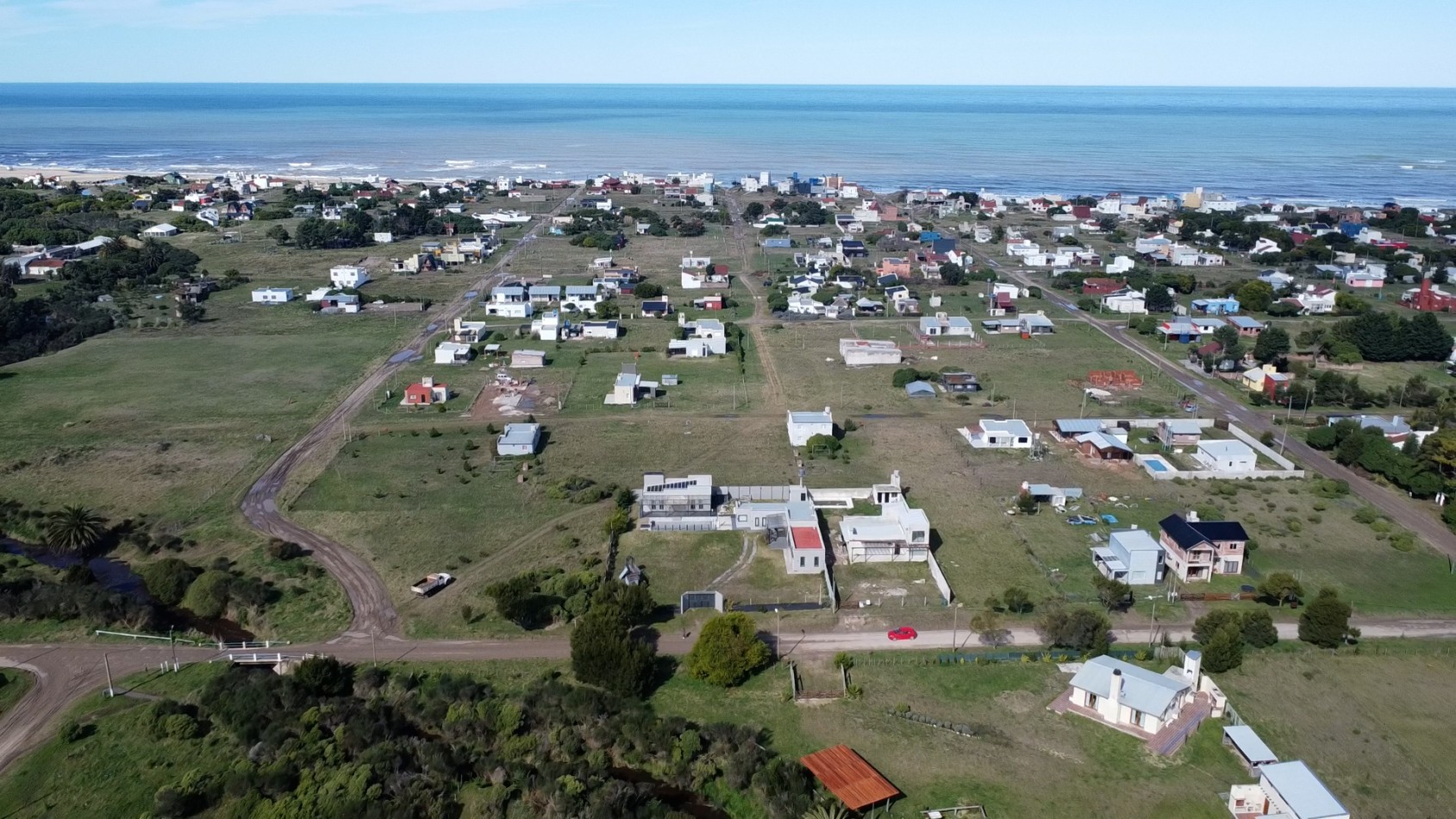 SE VENDE IMPONENTE CASA CON PILETA, QUINCHO EN TERRENO DE 1400 MTS. EN MAR DEL SUD