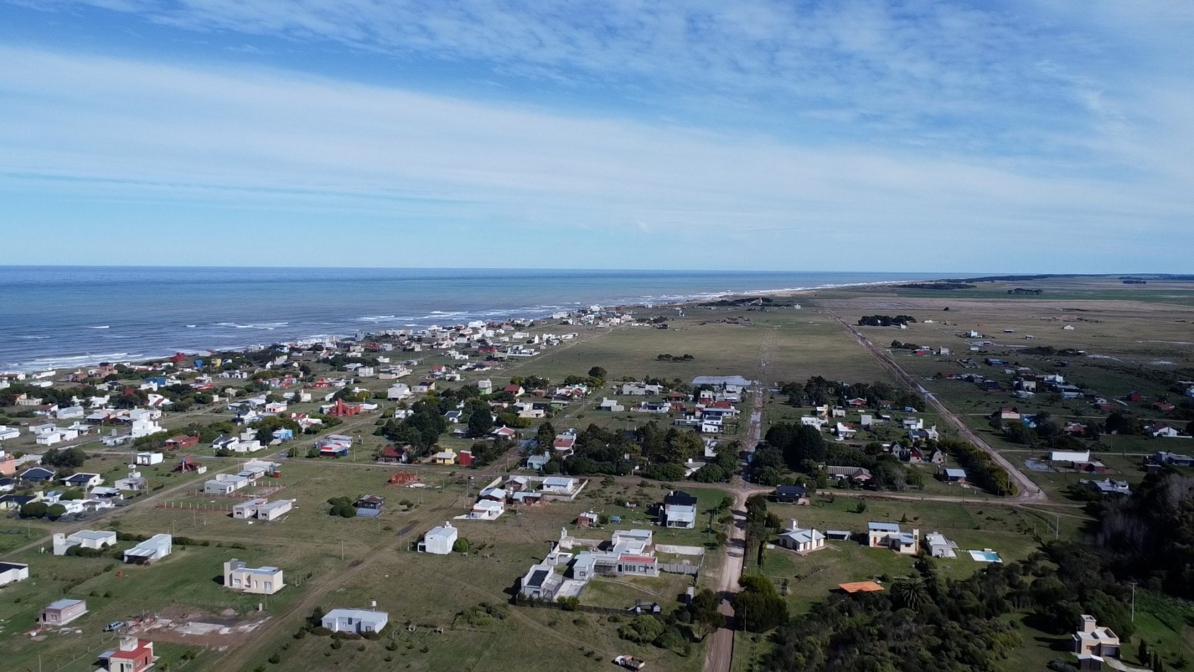 SE VENDE IMPONENTE CASA CON PILETA, QUINCHO EN TERRENO DE 1400 MTS. EN MAR DEL SUD