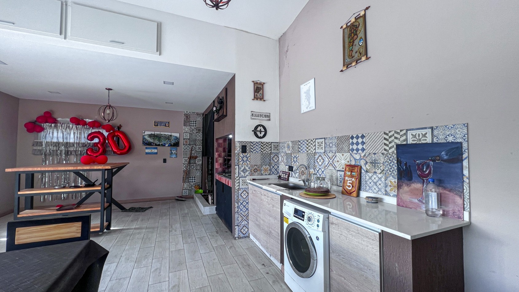 SE VENDE IMPONENTE CASA CON PILETA, QUINCHO EN TERRENO DE 1400 MTS. EN MAR DEL SUD