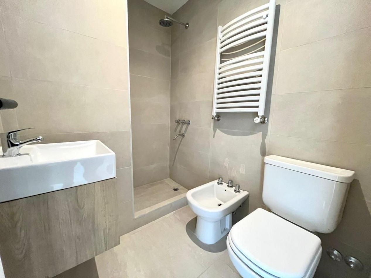 SE VENDE DEPARTAMENTO 2 AMBIENTES ZONA GUEMES CON COCHERA