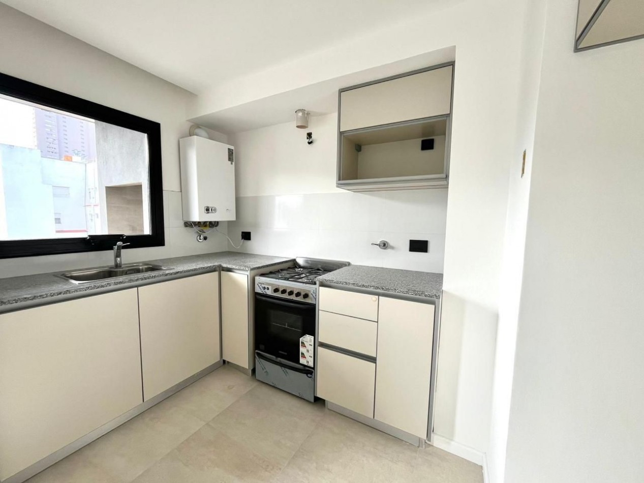 SE VENDE DEPARTAMENTO 2 AMBIENTES ZONA GUEMES CON COCHERA