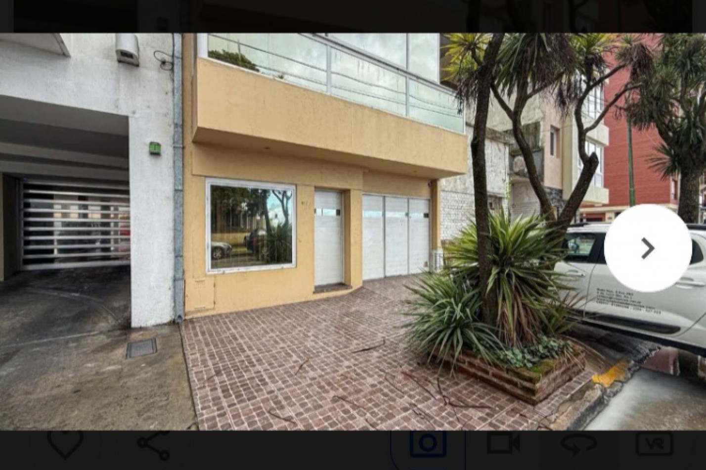 SE VENDE CASA DE 3 AMBIENTES CON GARAGE FRENTE AL MAR EN LA PERLA