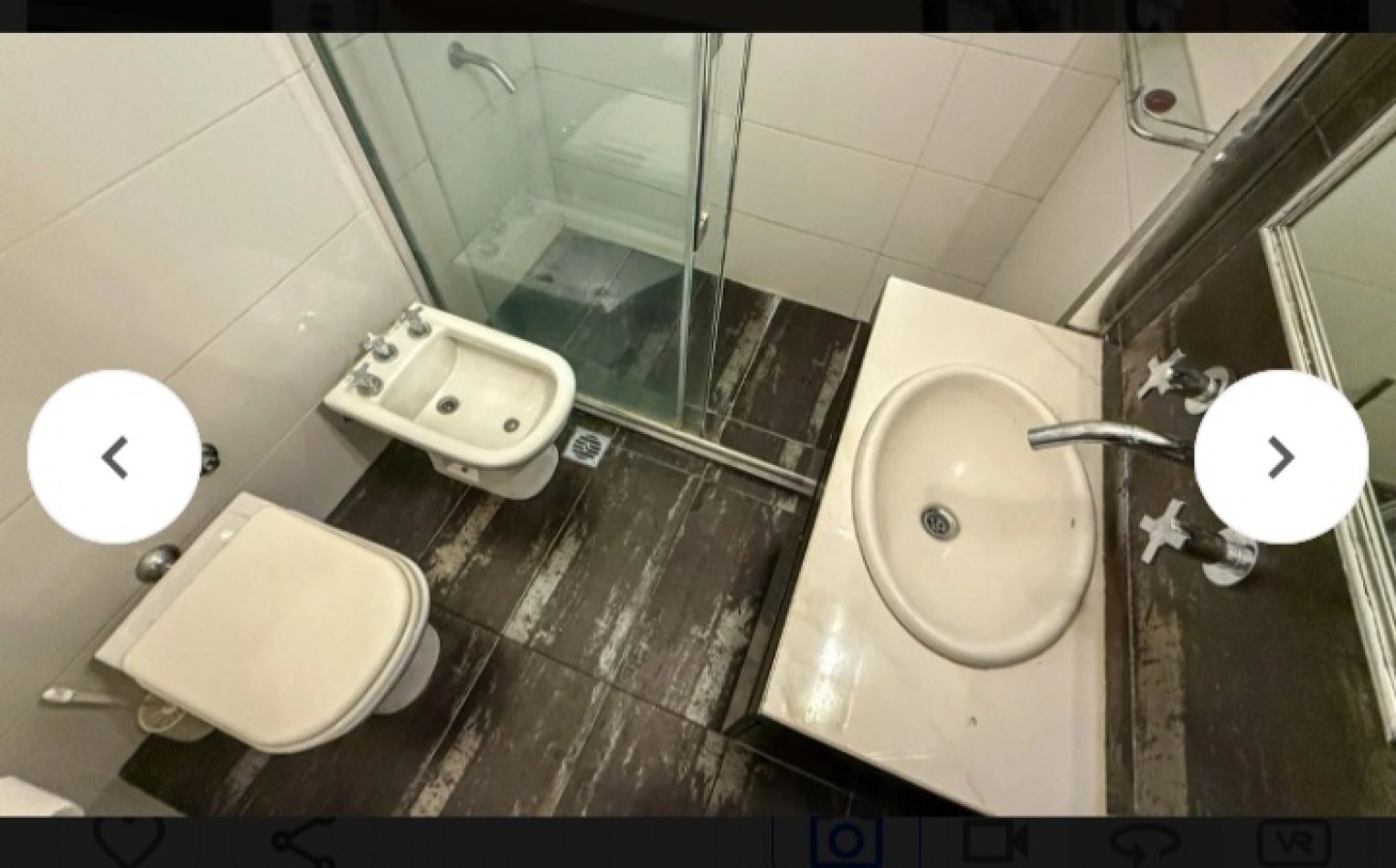 SE VENDE CASA DE 3 AMBIENTES CON GARAGE FRENTE AL MAR EN LA PERLA