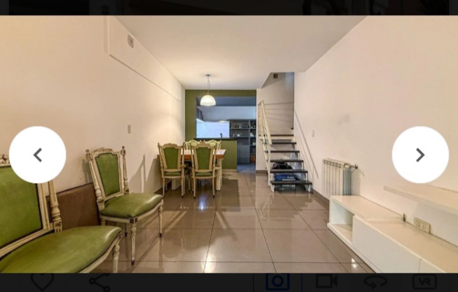 SE VENDE CASA DE 3 AMBIENTES CON GARAGE FRENTE AL MAR EN LA PERLA