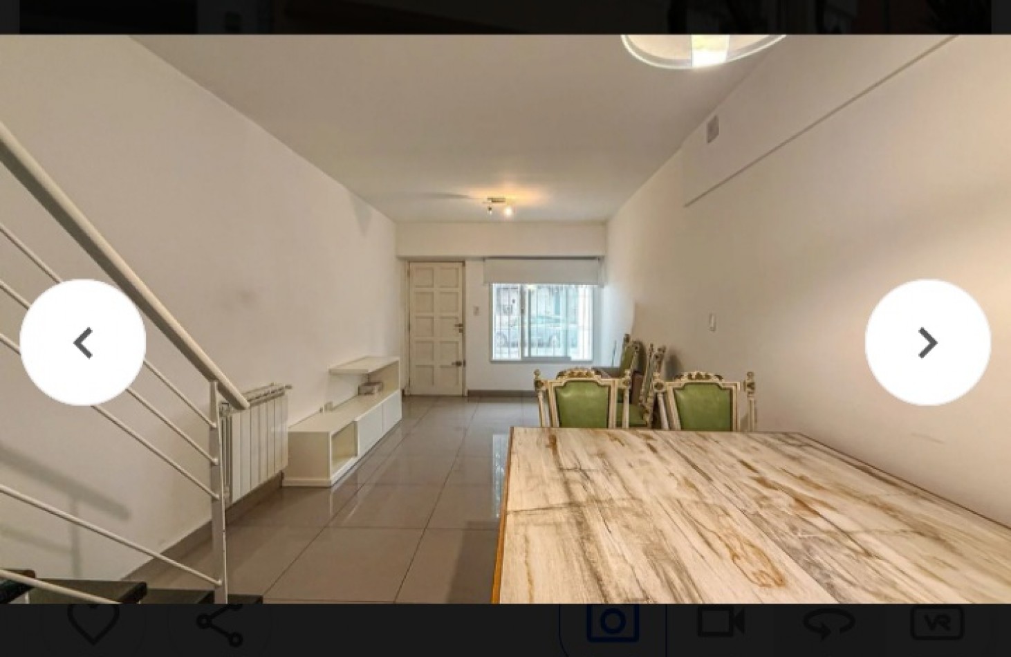 SE VENDE CASA DE 3 AMBIENTES CON GARAGE FRENTE AL MAR EN LA PERLA