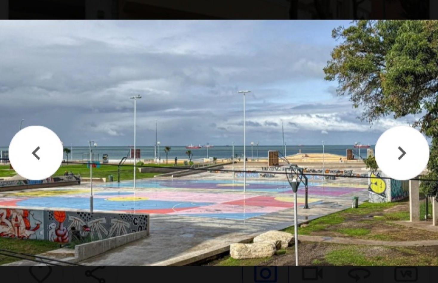 SE VENDE CASA DE 3 AMBIENTES CON GARAGE FRENTE AL MAR EN LA PERLA