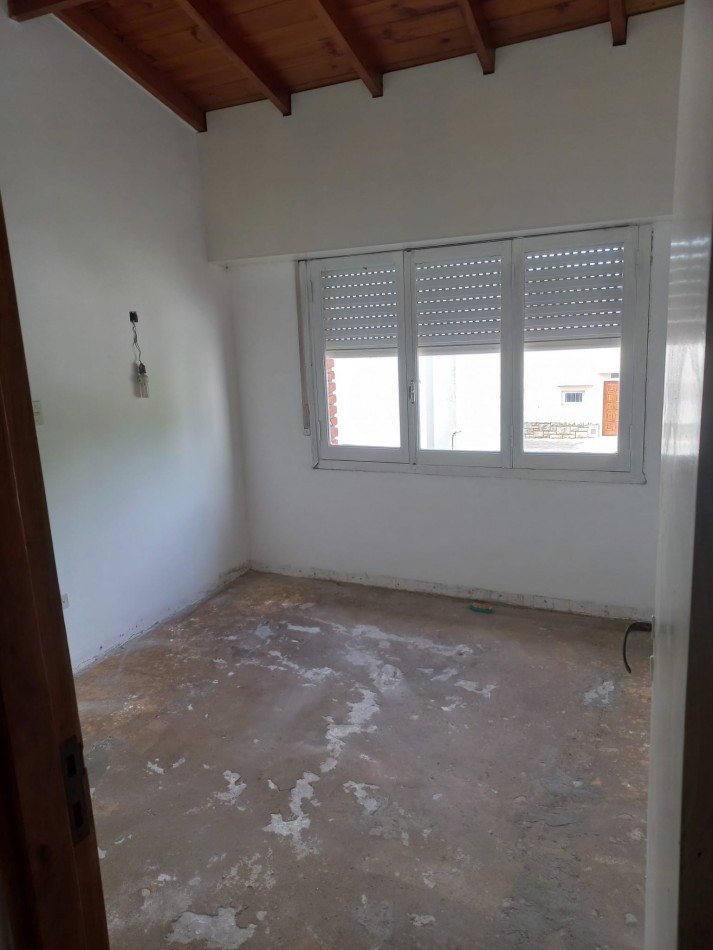SE VENDE CASA A REMODELAR CON GRAN TERRENO EN LO MEJOR DE GUEMES. MAR DEL PLATA 