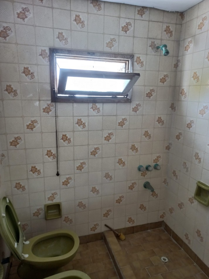 SE VENDE CASA A REMODELAR CON GRAN TERRENO EN LO MEJOR DE GUEMES. MAR DEL PLATA 