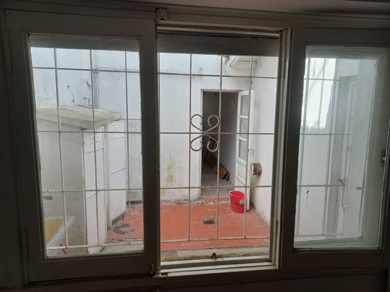 SE VENDE CASA A REMODELAR CON GRAN TERRENO EN LO MEJOR DE GUEMES. MAR DEL PLATA 