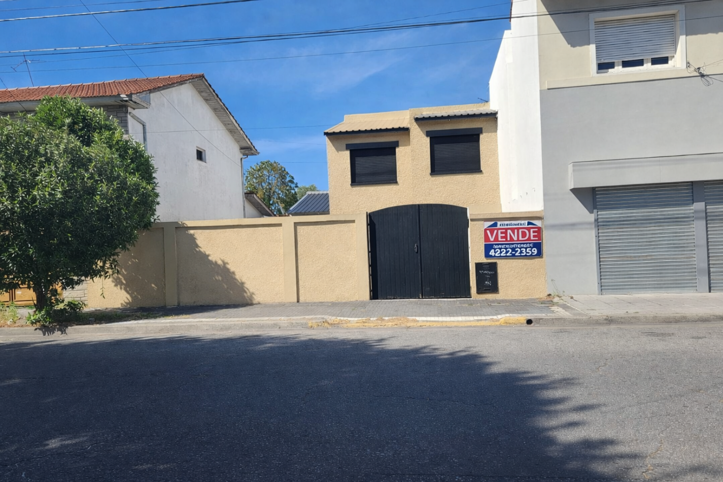 SE VENDE CASA A REMODELAR CON GRAN TERRENO EN LO MEJOR DE GUEMES. MAR DEL PLATA 