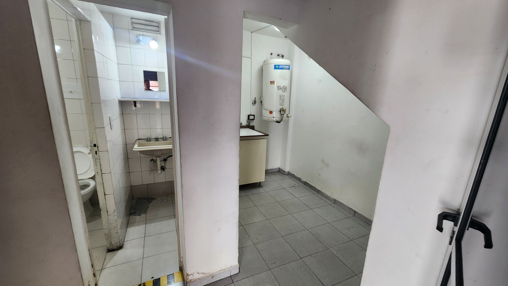 SE ALQUILA LOCAL 160 m2 EN ZONA TEXTIL FLORES CON COCHERA. SIN EXPENSAS. CABA