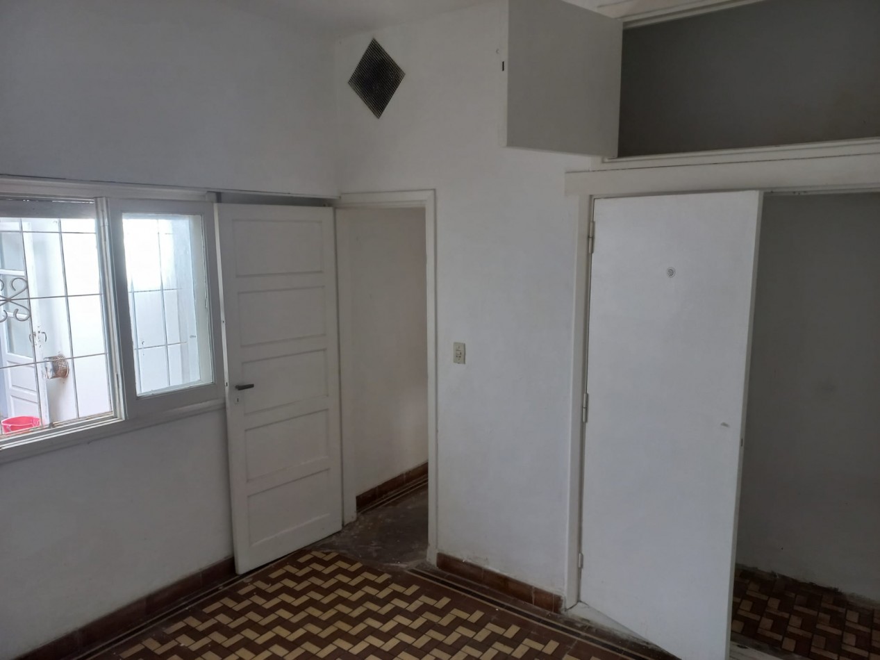 SE VENDE CASA A REFACCIONAR EN LOS TRONCOS. MAR DEL PLATA