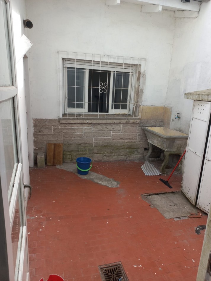 SE VENDE CASA A REFACCIONAR EN LOS TRONCOS. MAR DEL PLATA