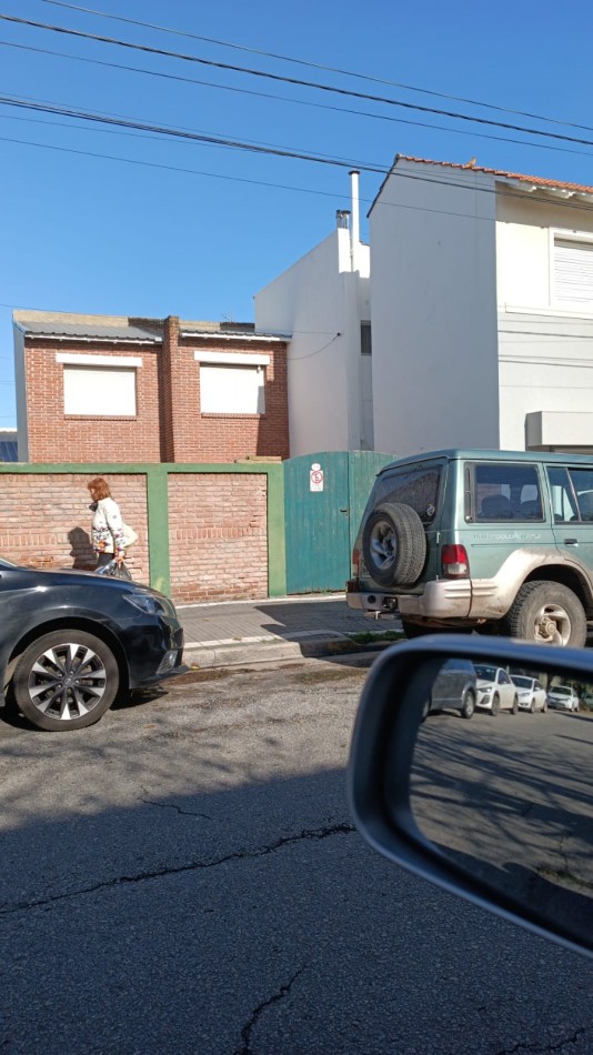 SE VENDE CASA A REFACCIONAR EN LOS TRONCOS. MAR DEL PLATA