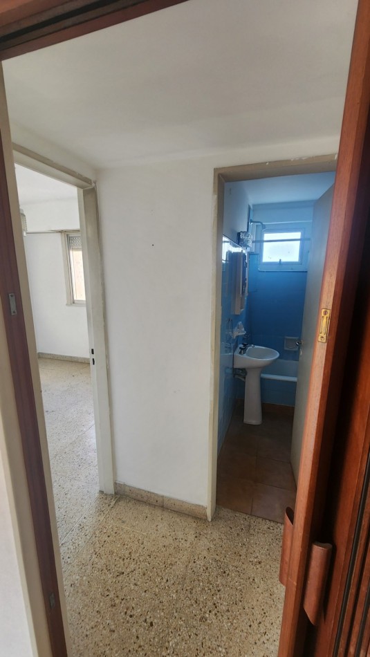 SE ALQUILA DEPARTAMENTO 2 AMBIENTES BALCON AL FTE Y LAVADERO. LA PERLA - CENTRO. MAR DEL PLATA