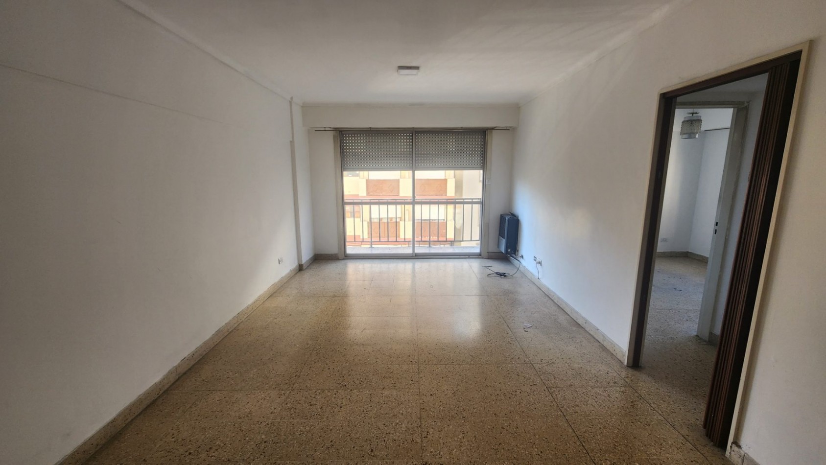 SE ALQUILA DEPARTAMENTO 2 AMBIENTES BALCON AL FTE Y LAVADERO. LA PERLA - CENTRO. MAR DEL PLATA