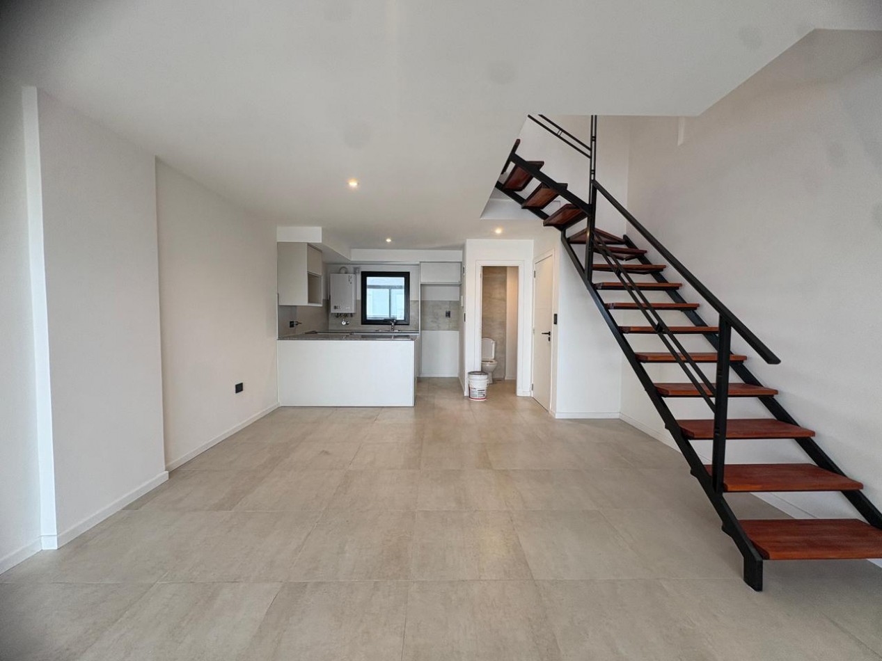 SE VENDE DEPARTAMENTO EN DUPLEX 3 AMBIENTES A ESTRENAR ZONA ALDRE/ GUEMES CON PARRILLA Y AMENITIES 