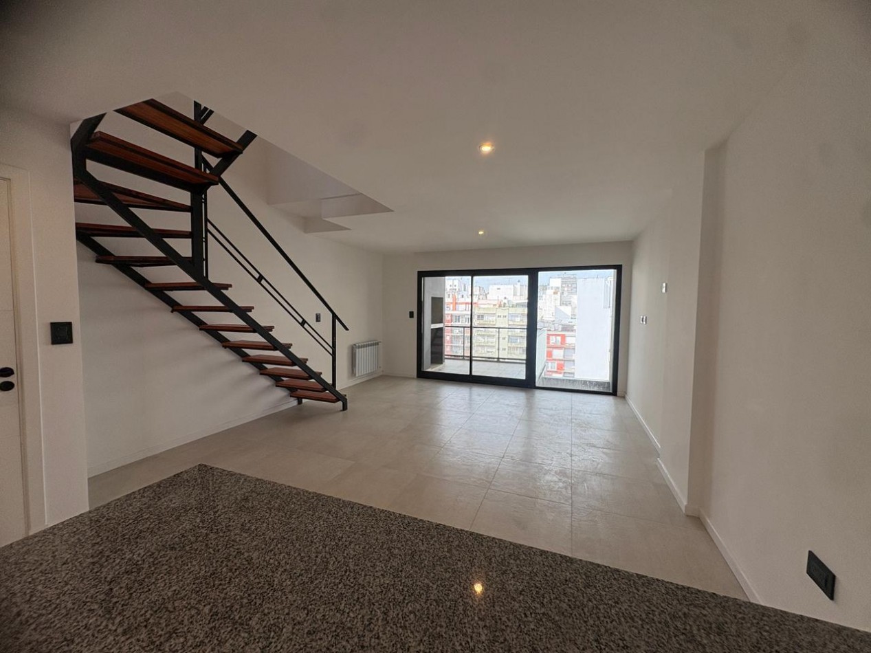 SE VENDE DEPARTAMENTO EN DUPLEX 3 AMBIENTES A ESTRENAR ZONA ALDRE/ GUEMES CON PARRILLA Y AMENITIES 