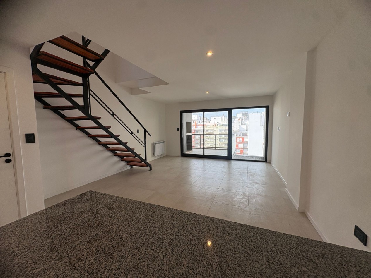 SE VENDE DEPARTAMENTO EN DUPLEX 3 AMBIENTES A ESTRENAR ZONA ALDRE/ GUEMES CON PARRILLA Y AMENITIES 