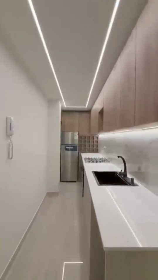 SE VENDE DEPARTAMENTO 2 AMBIENTES CON COCHERA, RECICLADO A ESTRENAR ZONA ALDREY/ GUEMES 