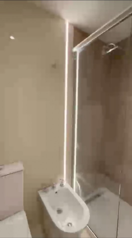 SE VENDE DEPARTAMENTO 2 AMBIENTES CON COCHERA, RECICLADO A ESTRENAR ZONA ALDREY/ GUEMES 