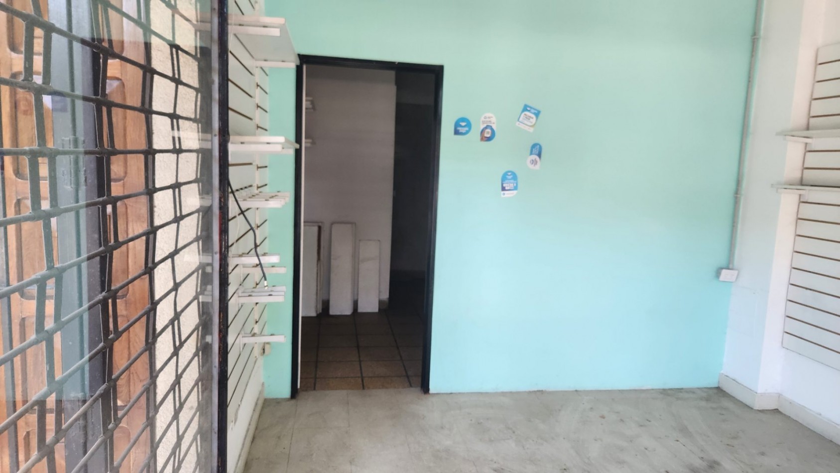 SE ALQUILA LOCAL 30 m2 REMODELADO EN FLORES FLORESTA CABA