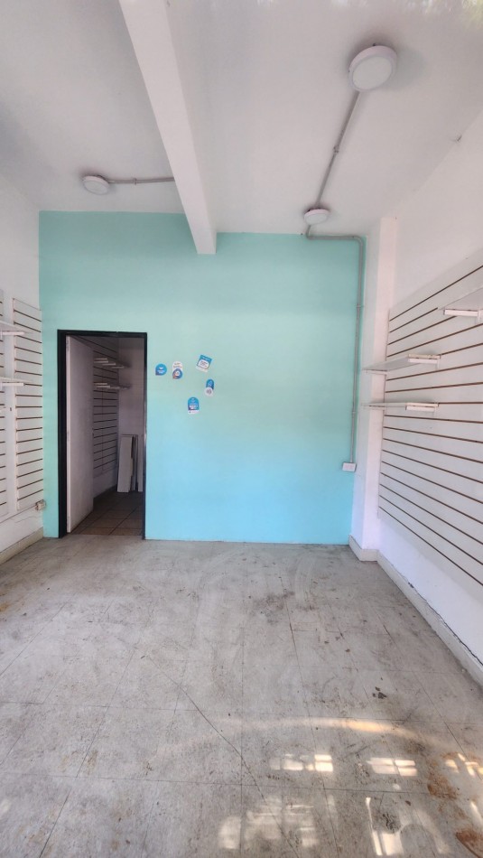 SE ALQUILA LOCAL 30 m2 REMODELADO EN FLORES FLORESTA CABA
