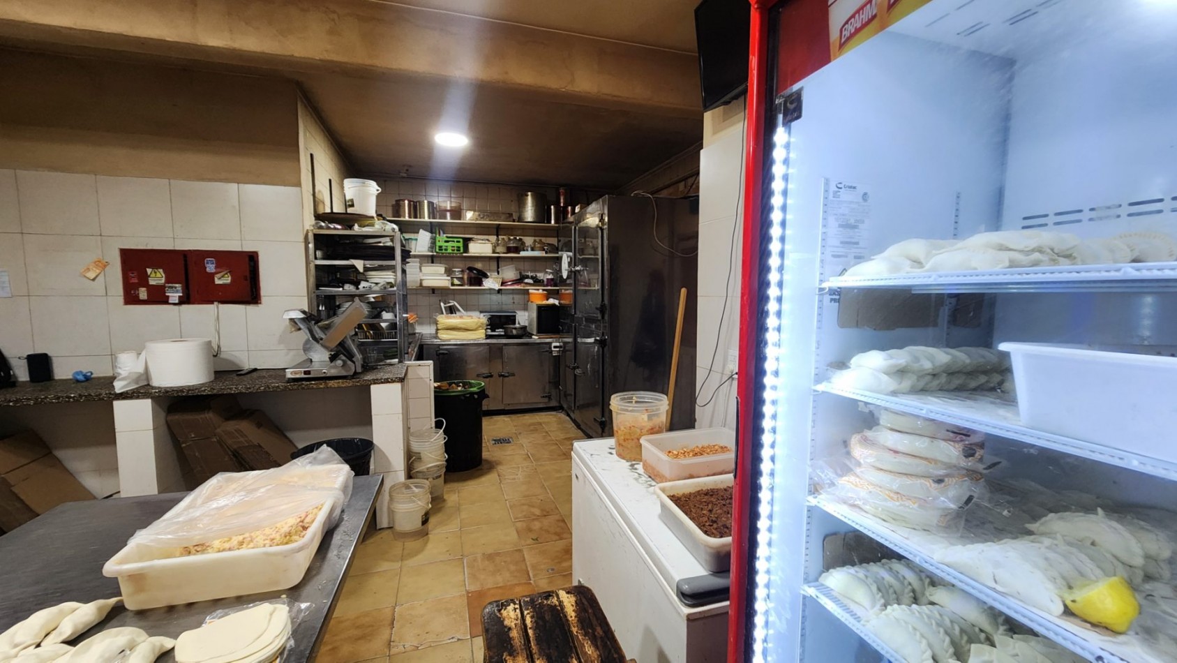SE VENDE FONDO DE COMERCIO GASTRONOMICO. ZONA COMPLEJO UNIVERSITARIO MAR DEL PLATA.