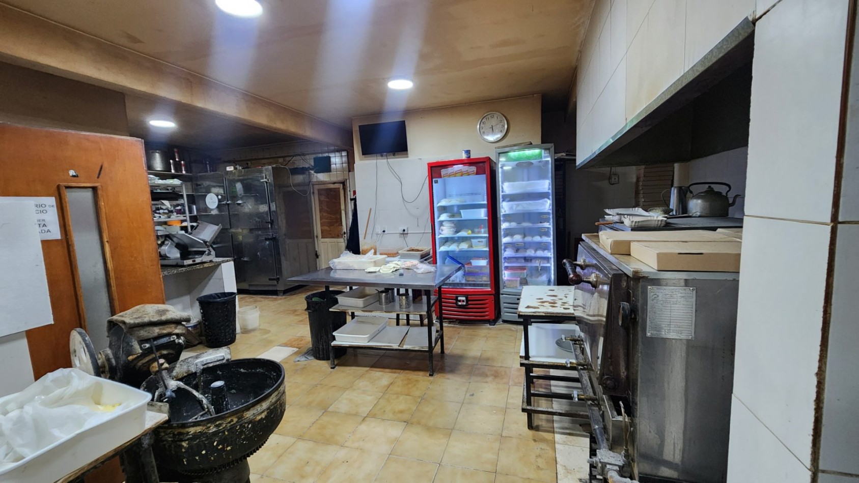 SE VENDE FONDO DE COMERCIO GASTRONOMICO. ZONA COMPLEJO UNIVERSITARIO MAR DEL PLATA.