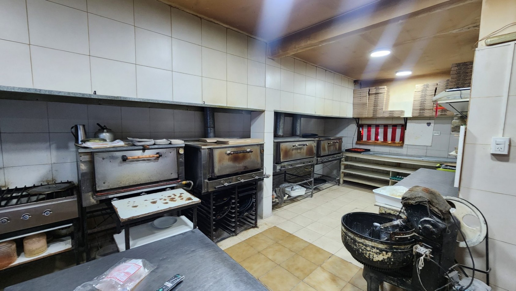 SE VENDE FONDO DE COMERCIO GASTRONOMICO. ZONA COMPLEJO UNIVERSITARIO MAR DEL PLATA.
