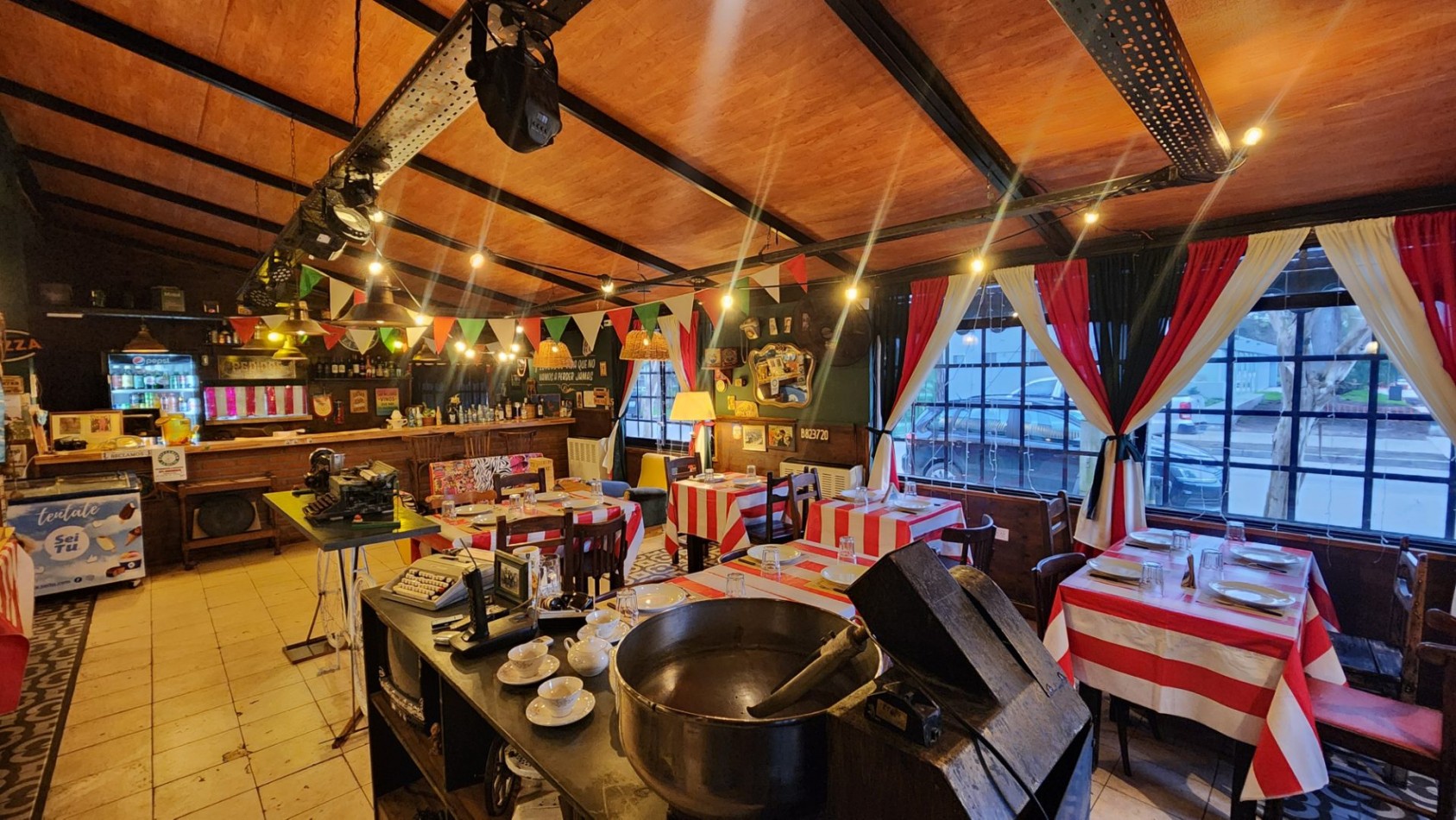 SE VENDE FONDO DE COMERCIO GASTRONOMICO. ZONA COMPLEJO UNIVERSITARIO MAR DEL PLATA.