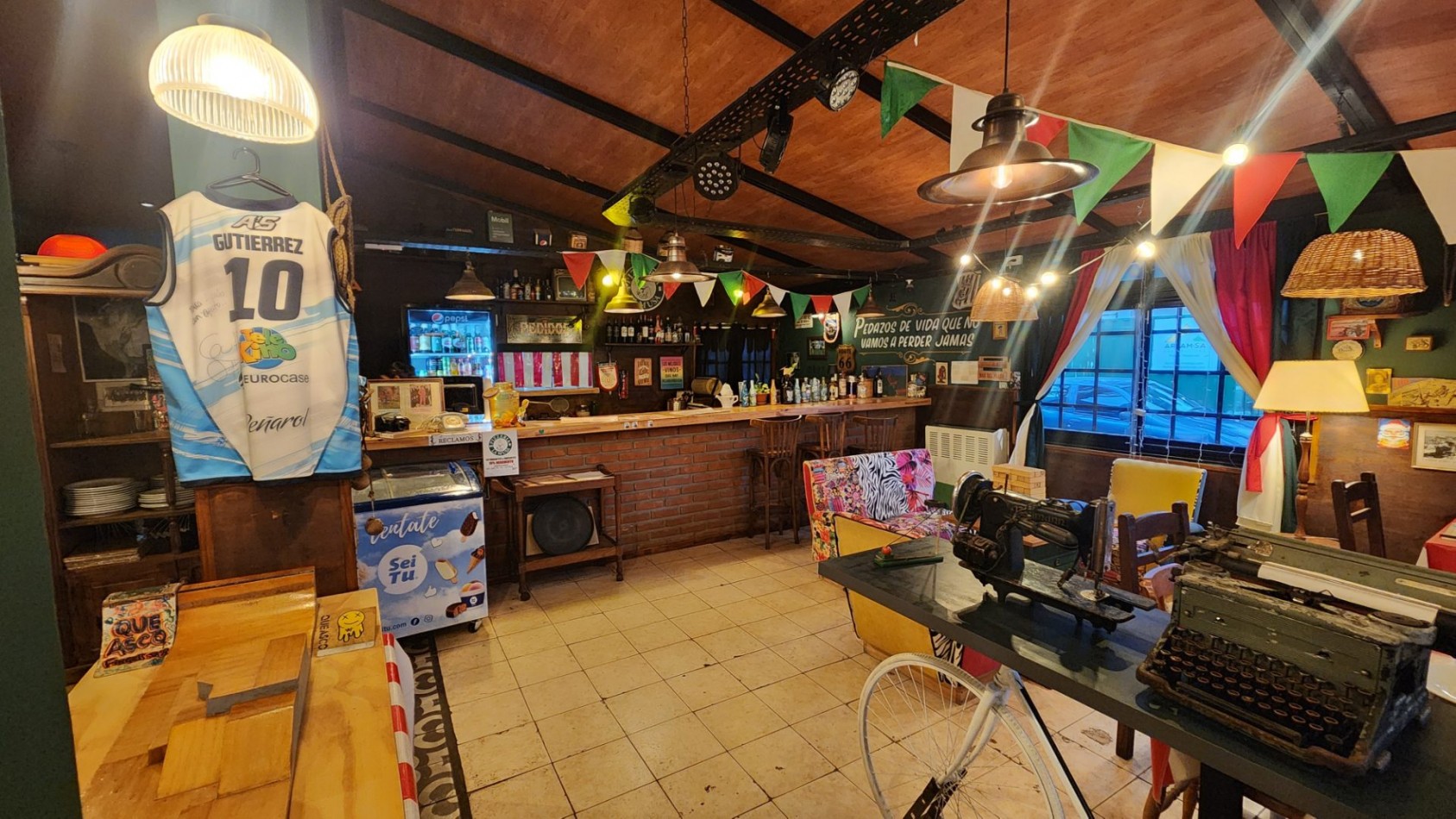 SE VENDE FONDO DE COMERCIO GASTRONOMICO. ZONA COMPLEJO UNIVERSITARIO MAR DEL PLATA.