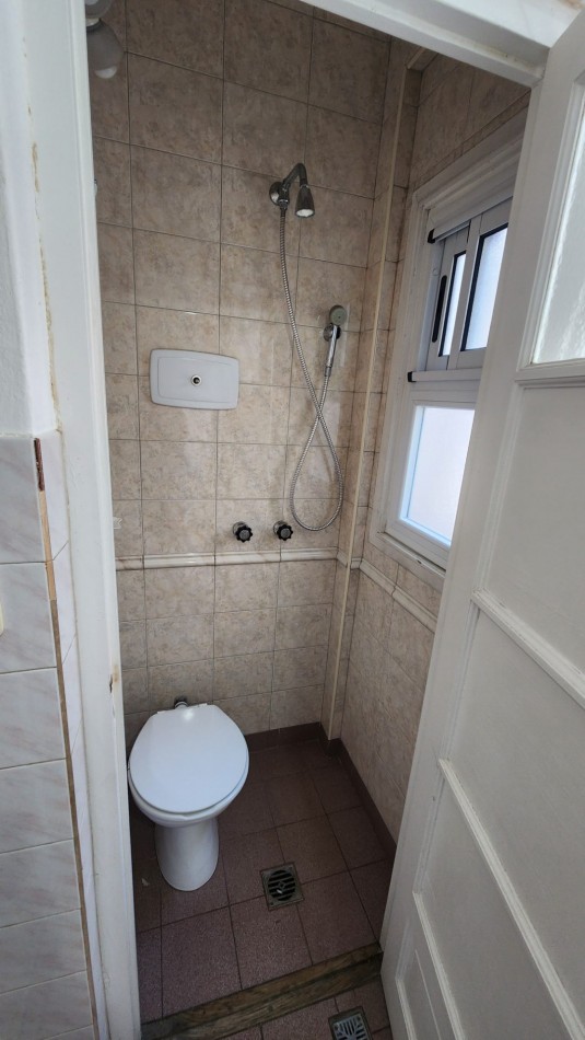 SE VENDE DEPARTAMENTO 2 AMBIENTES CON DEPENDENCIA. 53 m2. PLAZA COLON. MAR DEL PLATA