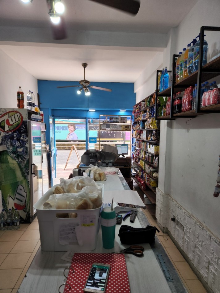 SE VENDEN 2 LOCALES. 70 m2. FLORESTA. CABA