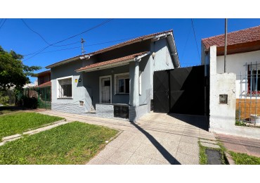 SE VENDE CASA + CHALET + TALLER + GARAJES. MUY BUEN ESTADO! BOLIVAR 7700. MAR DEL PLATA